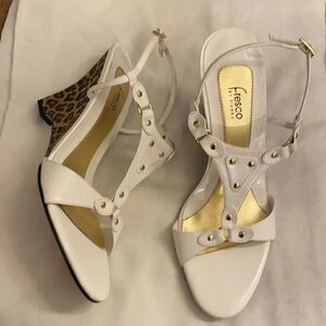 FRESCO BY PIERRE WHITE/GOLD LEOPARD WEDGE SANDALS. NEW